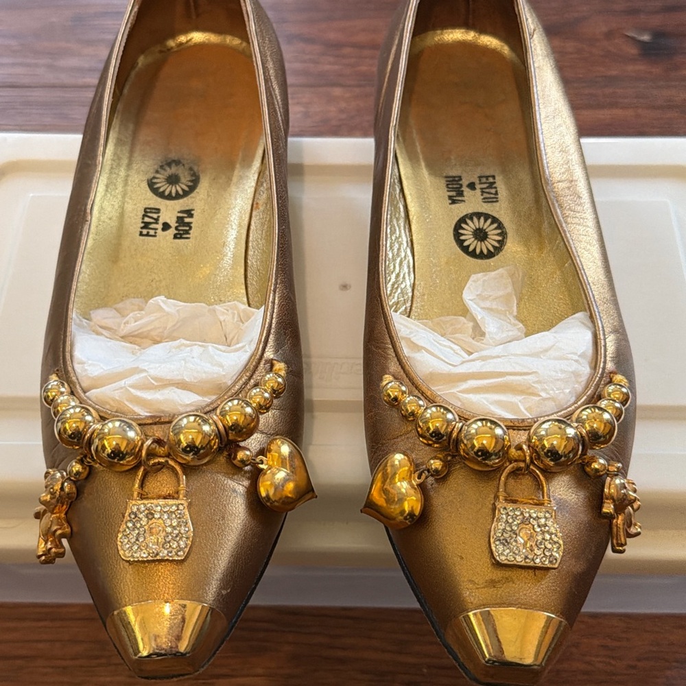 Enzo Roma Gold Charm Flats Metallic Leather Italy Size 37